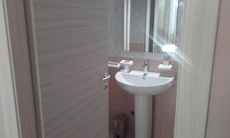 Hotel Elena 1 Self Check-In Πάρμα Εξωτερικό φωτογραφία